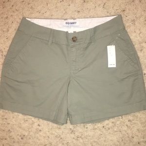 🔻 5 For $15🔻 Old Navy green shorts. Size 0. NWT